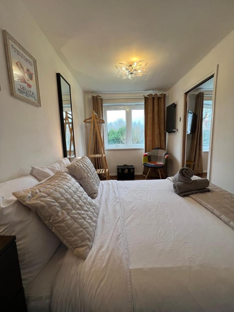 Great 2 Bedrooms Apartment 15 Mins From The Centre Londra Exterior foto